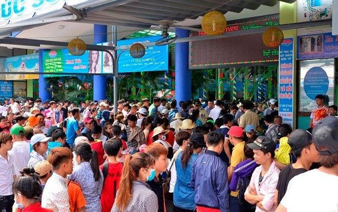 Tóm kẻ trà trộn vào đám đông hành nghề 'hai ngón' ở công viên Đầm Sen