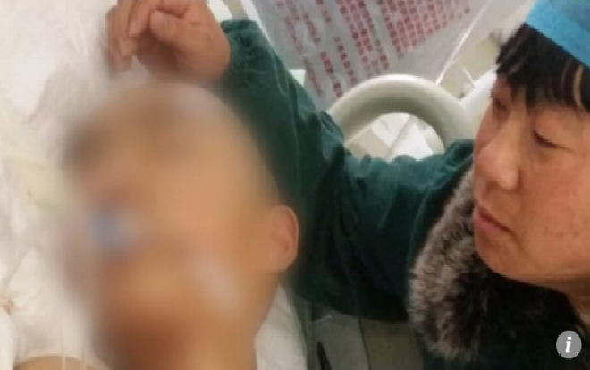 Nán lại thành phố kiếm thêm chút tiền Tết, ông bố khóc ngất vì không được gặp con trai trước khi qua đời