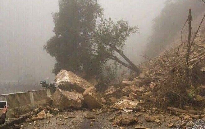 Sạt lở nghiêm trọng, cửa khẩu quốc tế Cầu Treo bị chia cắt