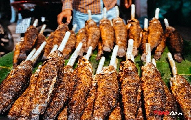 Phố cá lóc hút khách, hơn 1.000 con bán hết vèo trong buổi sáng vía Thần Tài