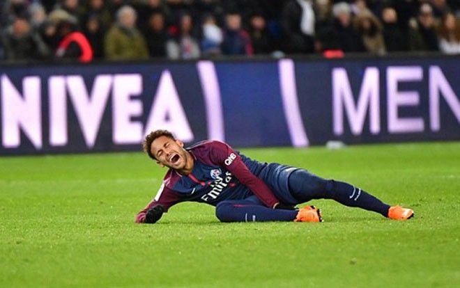 Neymar dính chấn thương 'khó đỡ', nguy cơ vắng mặt trong trận gặp Real
