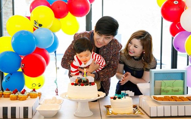 Đan Trường cùng bà xã tổ chức sinh nhật 1 tuổi cho con trai tại biệt thự triệu đô