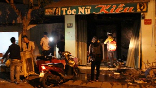 Căn nhà khóa trái cửa phát hỏa dữ dội, đôi nam nữ chết cháy thương tâm