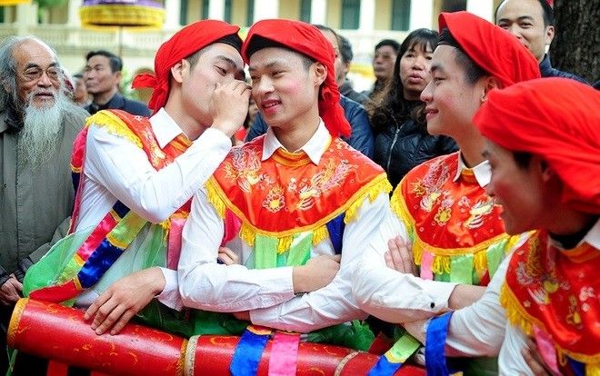 Những pha khiến người xem từ đỏ mặt đến bật cười ở lễ hội đầu xuân mới