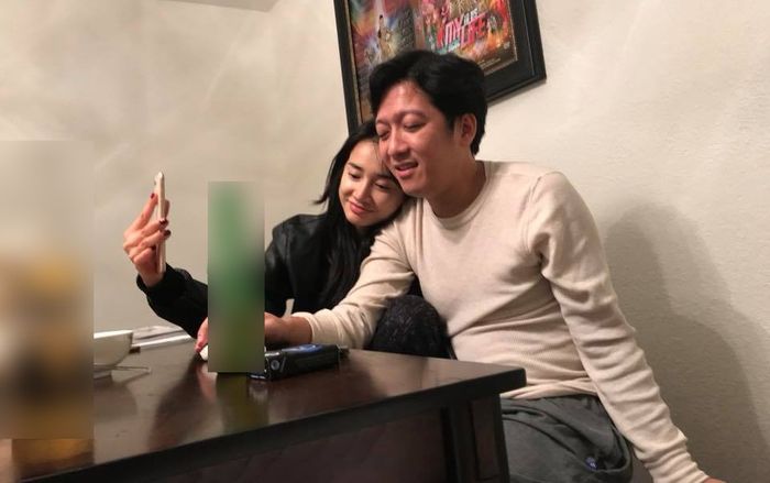 Trường Giang - Nhã Phương tình tứ tựa đầu vào nhau, 'đập tan' tin đồn rạn nứt tình cảm