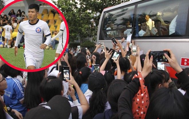 Hà Đức Chinh bị hàng trăm fan nữ bao vây, đồng loạt khen: 'Đen nhưng mà ngon!'