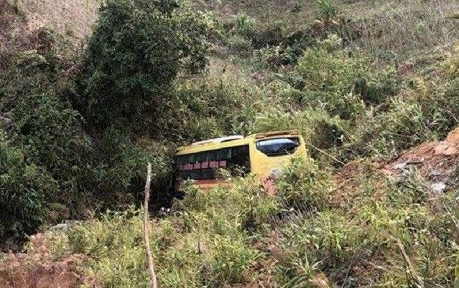 Xe khách lao xuống vực: Tài xế tử vong, 19 hành khách bị thương