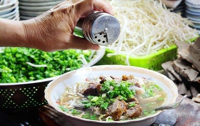 Cháo lòng miền Tây - món ăn khiến du khách thập phương 'cả một đời thương nhớ'