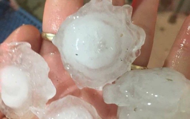 Xuất hiện mưa đá to bằng cổ tay ngay đầu xuân tại Lào Cai