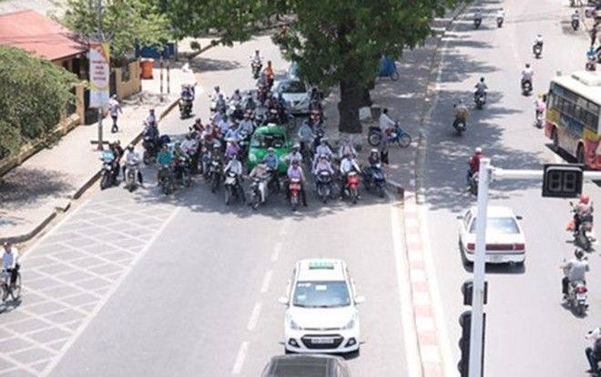 Miền Bắc bất ngờ nóng như mùa hè, nhiệt độ 'vọt' lên ngưỡng 36 độ C