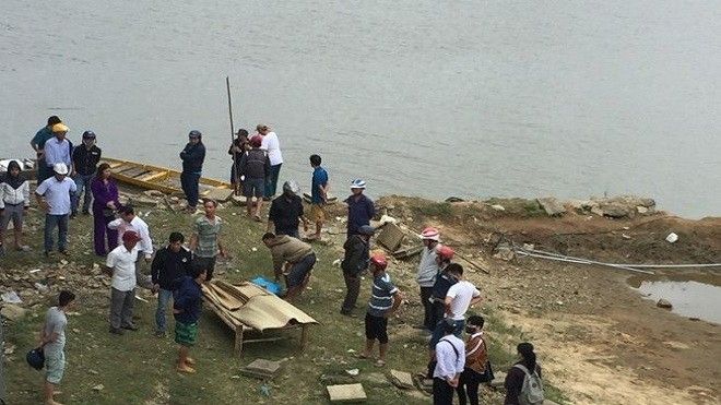 Hoảng hồn phát hiện xác nam thanh niên nổi trên kênh thủy lợi