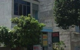 Nữ sinh viên cùng bạn trai vào khách sạn nói chuyện rồi tự tử bằng thuốc trừ sâu