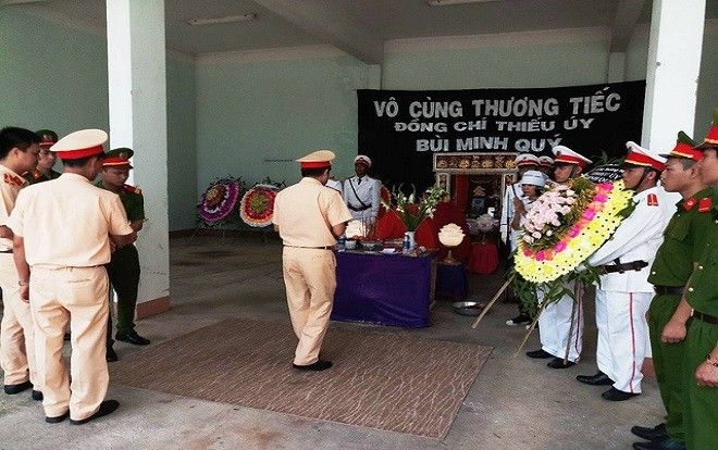 Lễ truy điệu thượng sĩ cứu người hy sinh đẫm nước mắt