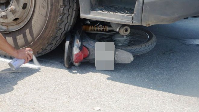 2 anh em ruột tử vong thương tâm dưới gầm xe tải