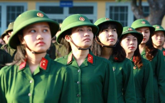 TP. HCM có hai cô gái nhập ngũ