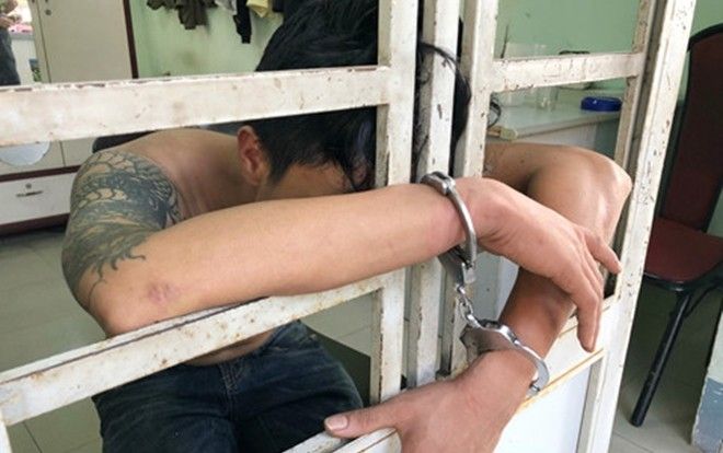 Hàng chục cảnh sát truy đuổi gắt gao 'xe bán tải tông văng CSGT'