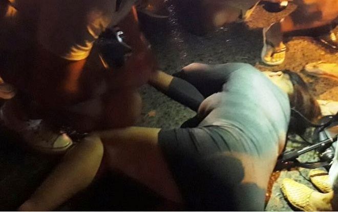 Chụp hình quán cơm, 2 nữ du khách bị đánh phải nhập viện