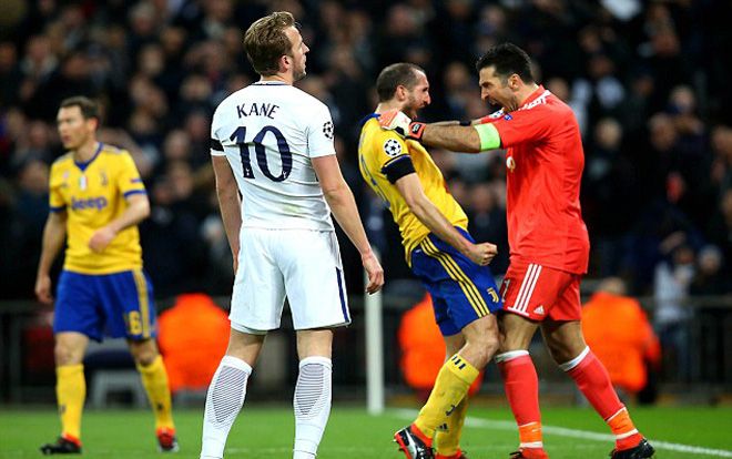 Juventus ngược dòng ngoạn mục: Quà 8/3 cho ‘bà đầm già’