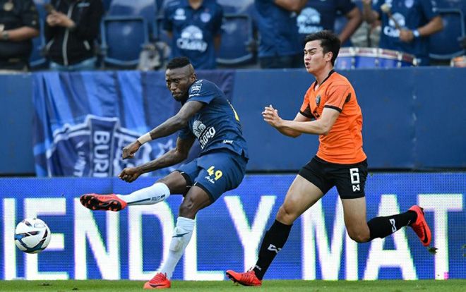 Thi đấu kém ấn tượng, huyền thoại V.League bị CLB Thái Lan thanh lý hợp đồng