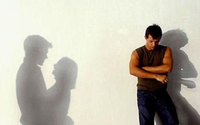 Đắng lòng thanh niên định tạo bất ngờ cho bạn gái ngày mùng 8/3, ai ngờ nhận ngay 'cặp sừng'