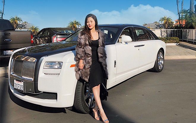 Hương Tràm chạy show liên tục ở Mỹ vẫn khoe dáng sang chảnh