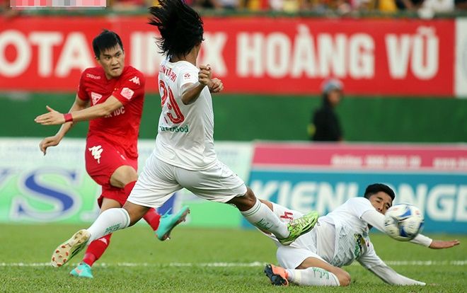 V.League 2018: 'Đám trẻ nhà bầu Đức' chưa đủ trưởng thành để mơ vô địch