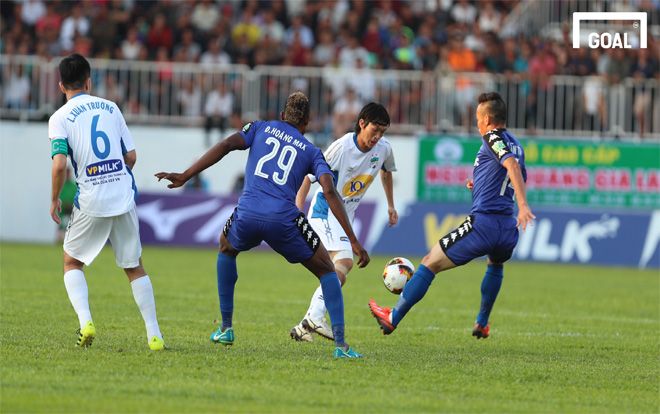 Đá kém thế này, HAGL còn đòi vô địch V.League 2018