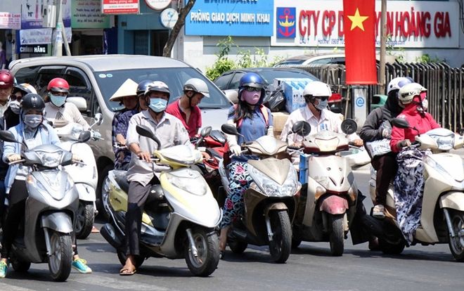 Hôm nay miền Bắc hửng nắng, miền Nam nóng như đổ lửa nhiệt độ chạm mốc 40 độ C