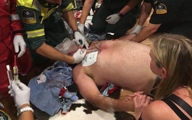 Dùng dao mở cổ họng bạn trai vì lý do bất ngờ