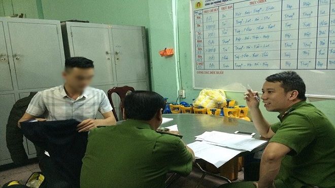 Một phóng viên bị đánh hộc máu mũi và giam lỏng gần 2 tiếng vì chụp ảnh quán bar