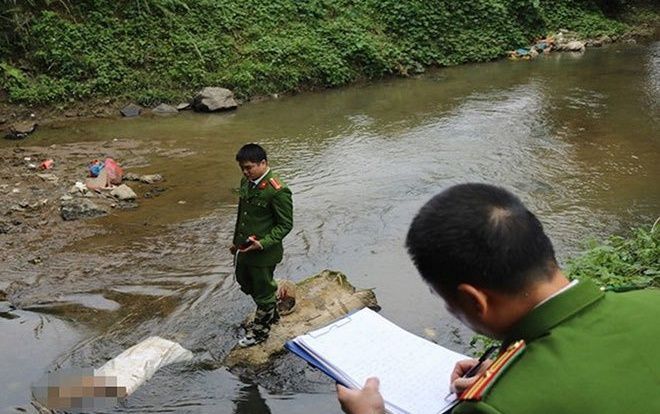 Phát hiện thi thể người đàn ông bị trói chân tay nổi trên sông