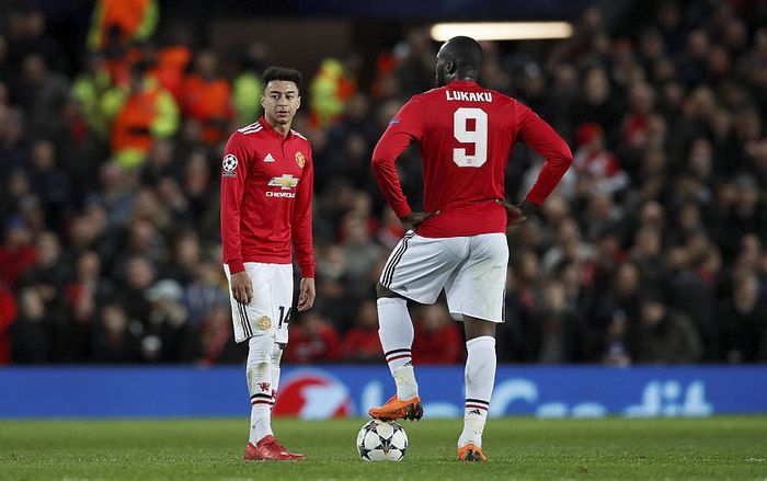 Hai huyền thoại Man United 'chửi' Mourinho