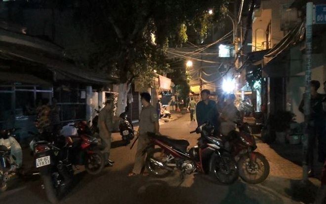 Nam thanh niên bị bắn liên tiếp 4 phát súng gục tại cửa nhà