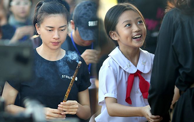 'Hai Phượng' chính thức bấm máy, nghi vấn bé Cát Vy là 'con gái' của Ngô Thanh Vân