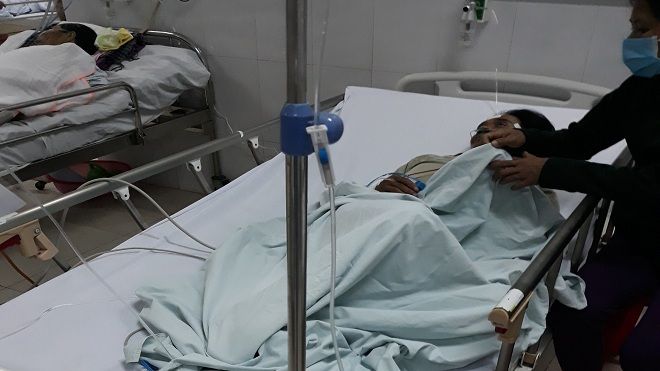 4 người chết, 1 người nguy kịch nghi do ngộ độc rượu