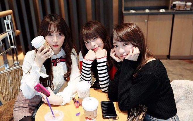 'Được ăn cả, ngã về không': nhóm nhạc 3 diễn viên khiêu dâm vẫn bất chấp debut