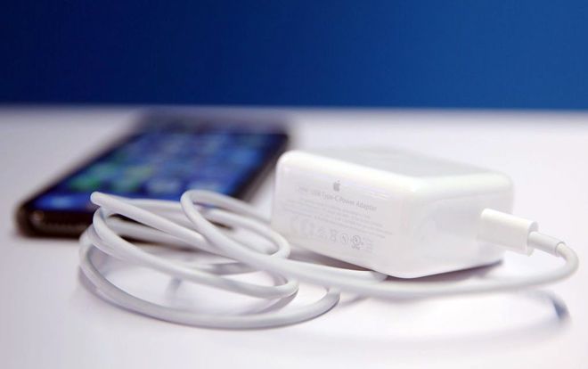 Đố bạn biết sạc iPhone cả năm hết bao nhiêu tiền điện?