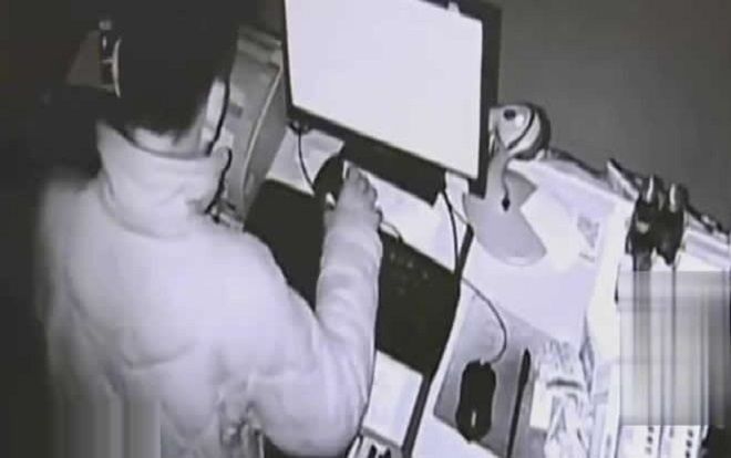 Tên trộm 'rảnh rỗi nhất thế giới': Hết tập làm thu ngân rồi ngủ luôn tại cửa hàng