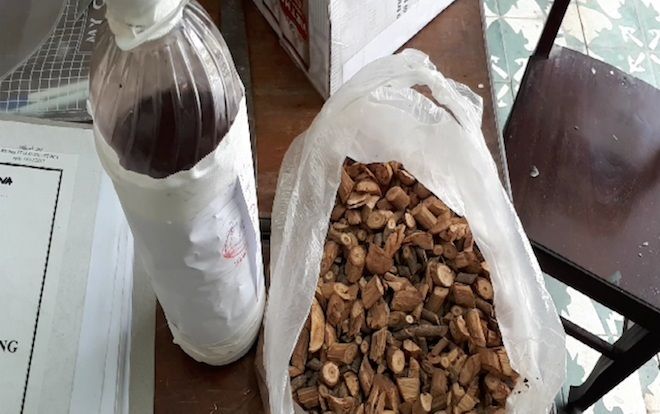 4 người thương vong sau bữa cơm là do rượu có ngâm cây lá ngón