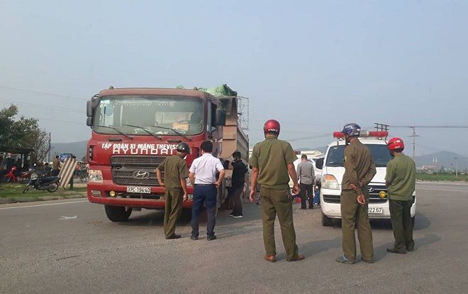 Thai phụ cùng con trai 3 tuổi tử vong thương tâm sau va chạm với xe tải