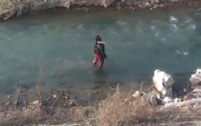 Hài hước: Từ bỏ ý định tự tử vì nước sông cao không quá đầu gối