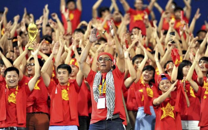 Người hâm mộ sợ bóng đá Việt mất uy tín khi các ông bầu 'đá' nhau