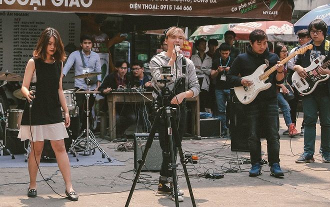 'Phiêu' cùng show âm nhạc đường phố ngay giữa lòng Học viện Ngoại giao