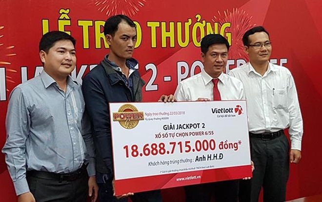 Lần đầu tiên có người không đeo mặt nạ nhận giải độc đắc