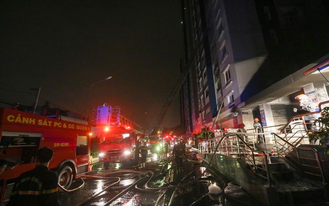 Cháy lớn chung cư cao cấp ở Sài Gòn, ít nhất 13 người thiệt mạng