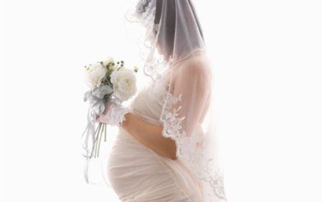 Con gái thông báo có bầu trước khi cưới, phản ứng bất ngờ của bố đẻ khiến nhiều người ước ao