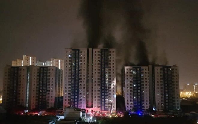 Nhiều câu hỏi đặt ra sau vụ cháy chung cư cao cấp ở Sài Gòn khiến 13 người thiệt mạng