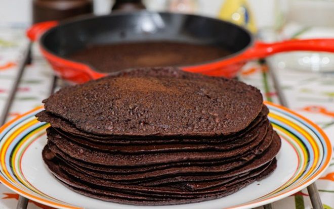 Cận cảnh chiếc bánh rán đáng sợ nhất hành tinh được làm từ tiết động vật