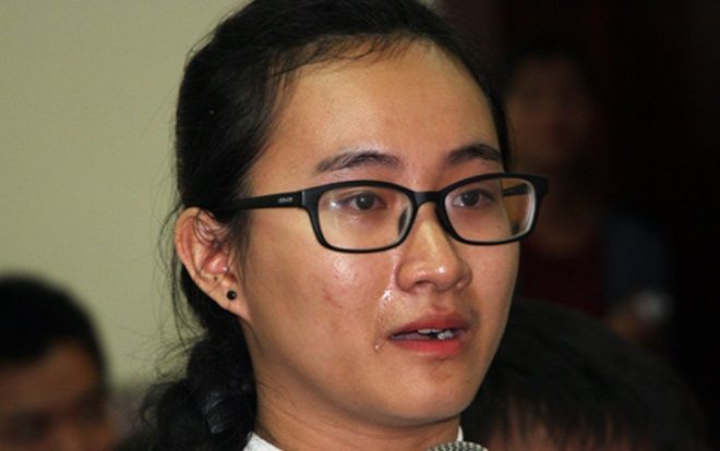 Nữ sinh Sài Gòn khóc nức nở kể về giáo viên quyền lực