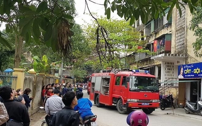 Cháy chung cư 5 tầng, người dân hoảng loạn tháo chạy ra ngoài